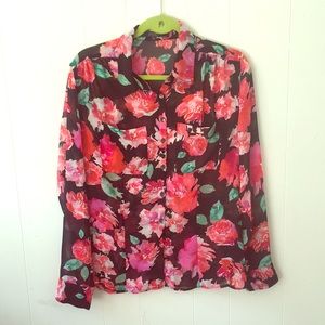 Beautiful Floral Guess Button Down